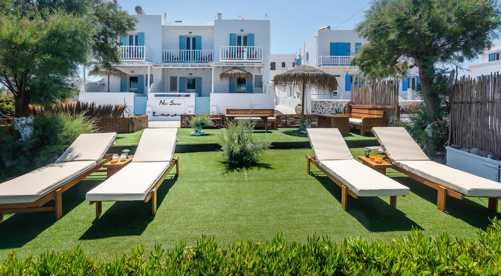 Niki Savvas Studios & Suites Milos