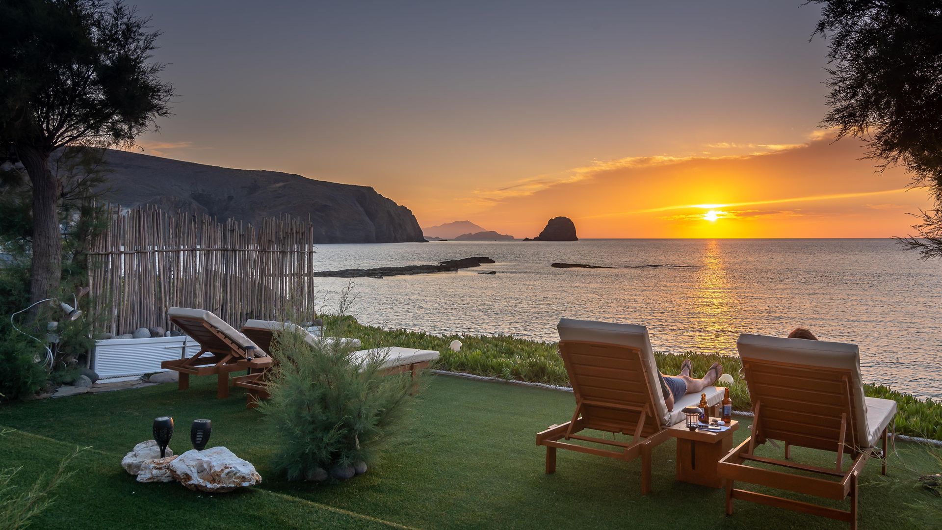 Niki Savvas Studios & Suites Milos