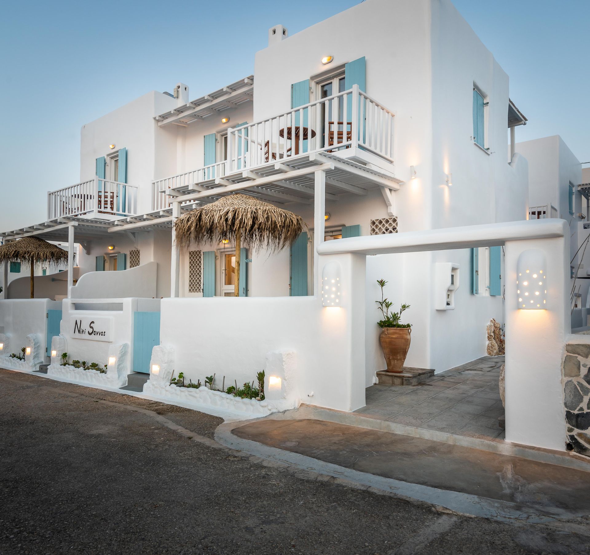 Niki Savvas Studios & Suites Milos