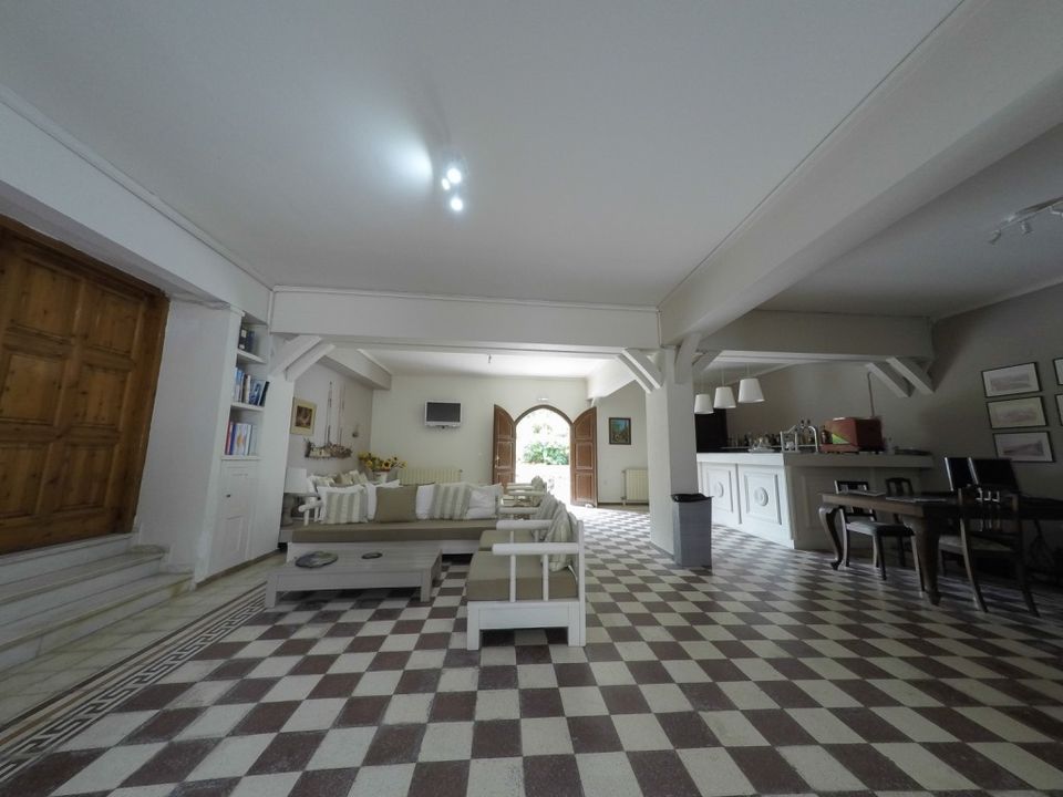 Olive Press Hotel & Apartments