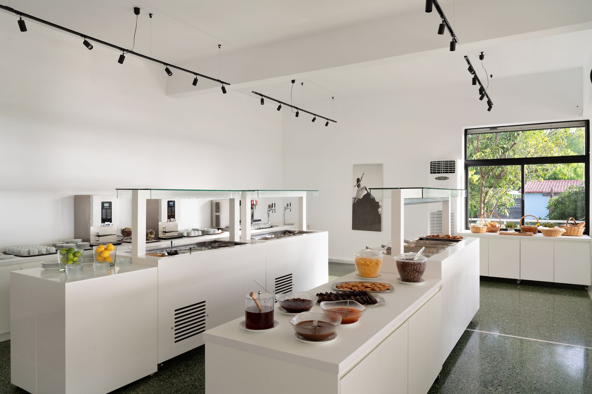 Main Restaurant-Breakfast