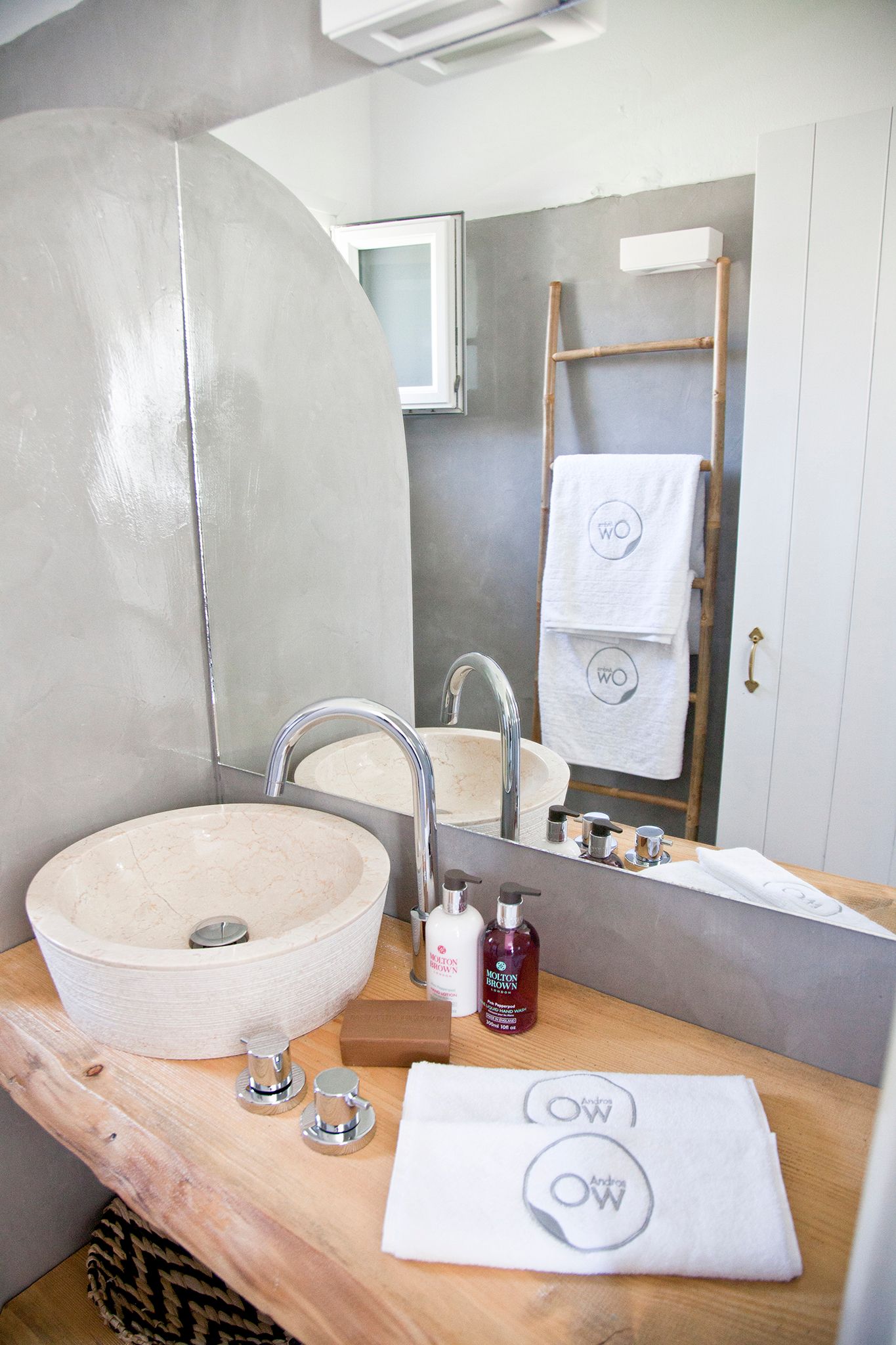 Ow Andros Luxury Suites