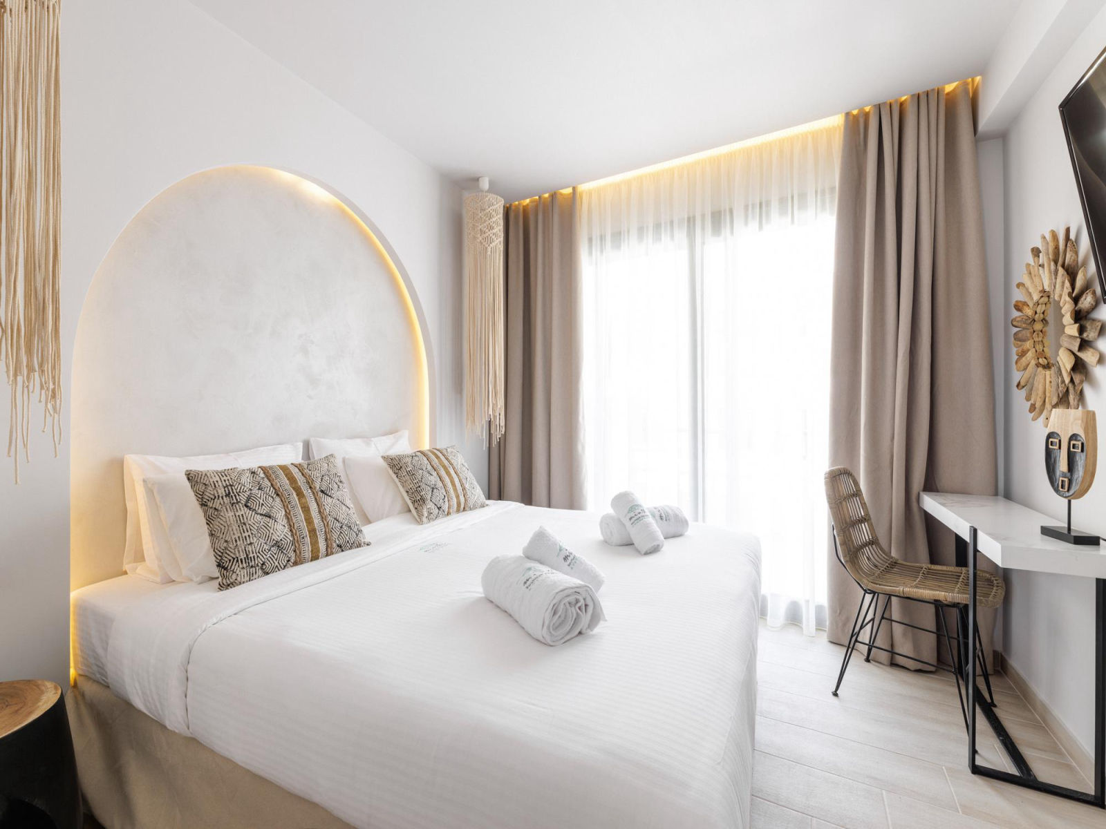 Amalthia Luxury Suites