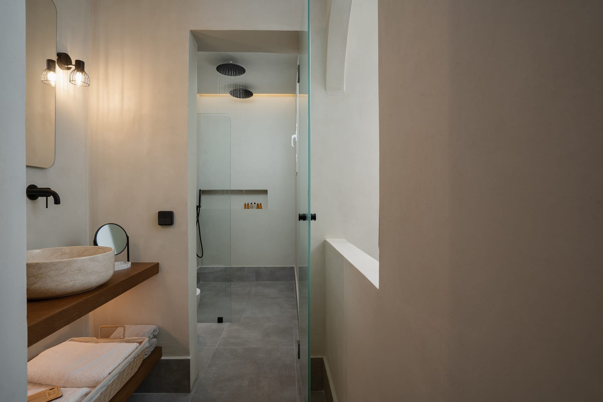 Polis of Naxos Stylish Suites