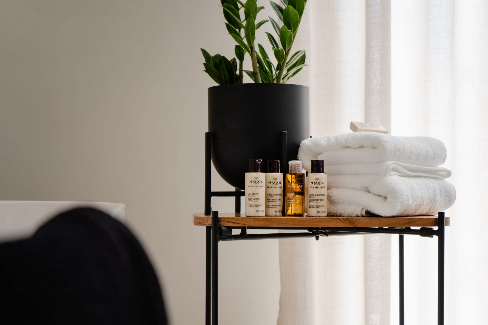 Polis of Naxos Stylish Suites