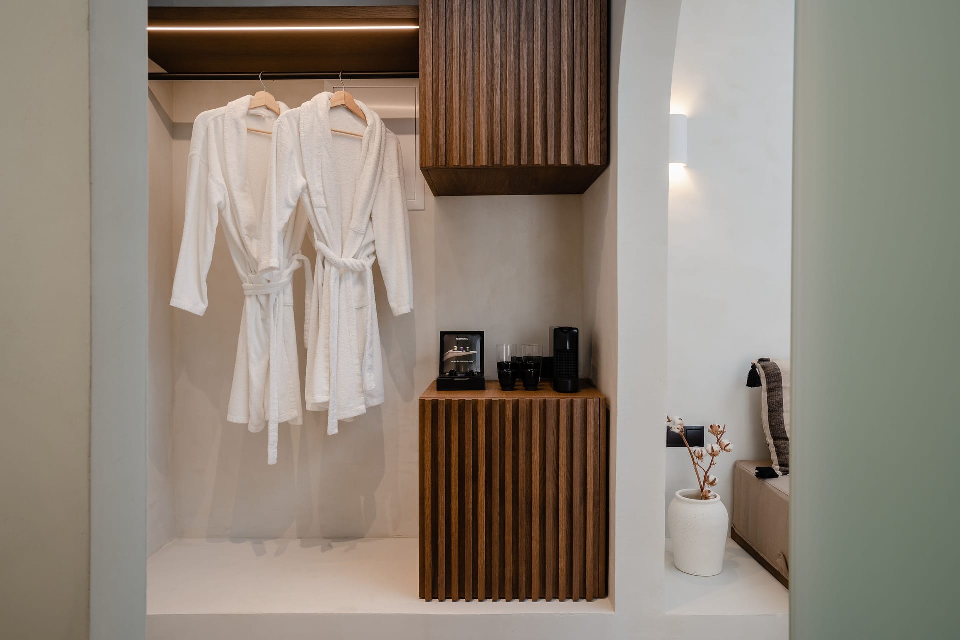 Polis of Naxos Stylish Suites