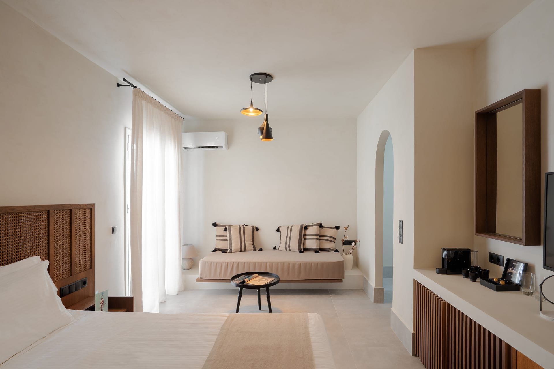 Polis of Naxos Stylish Suites