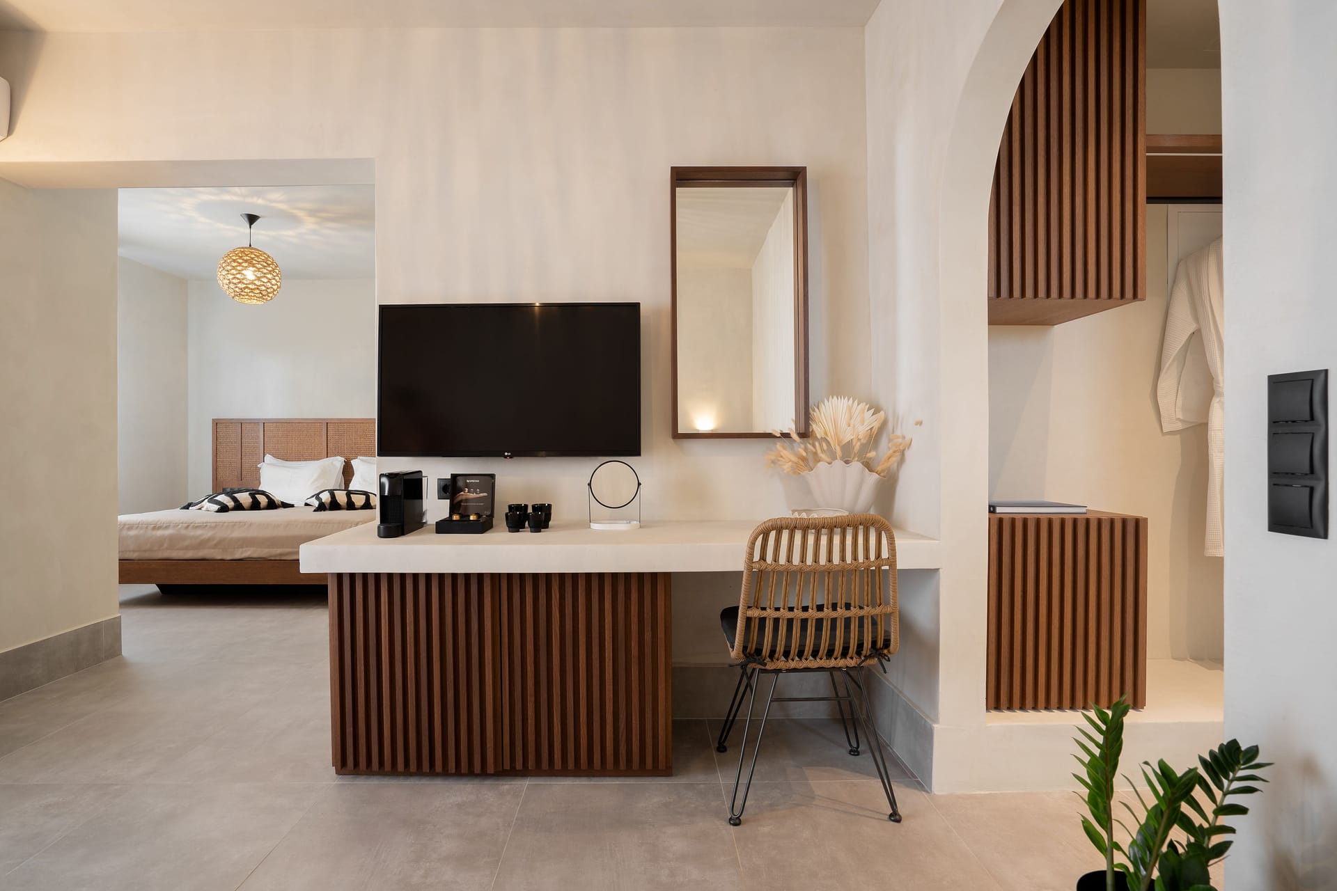 Polis of Naxos Stylish Suites