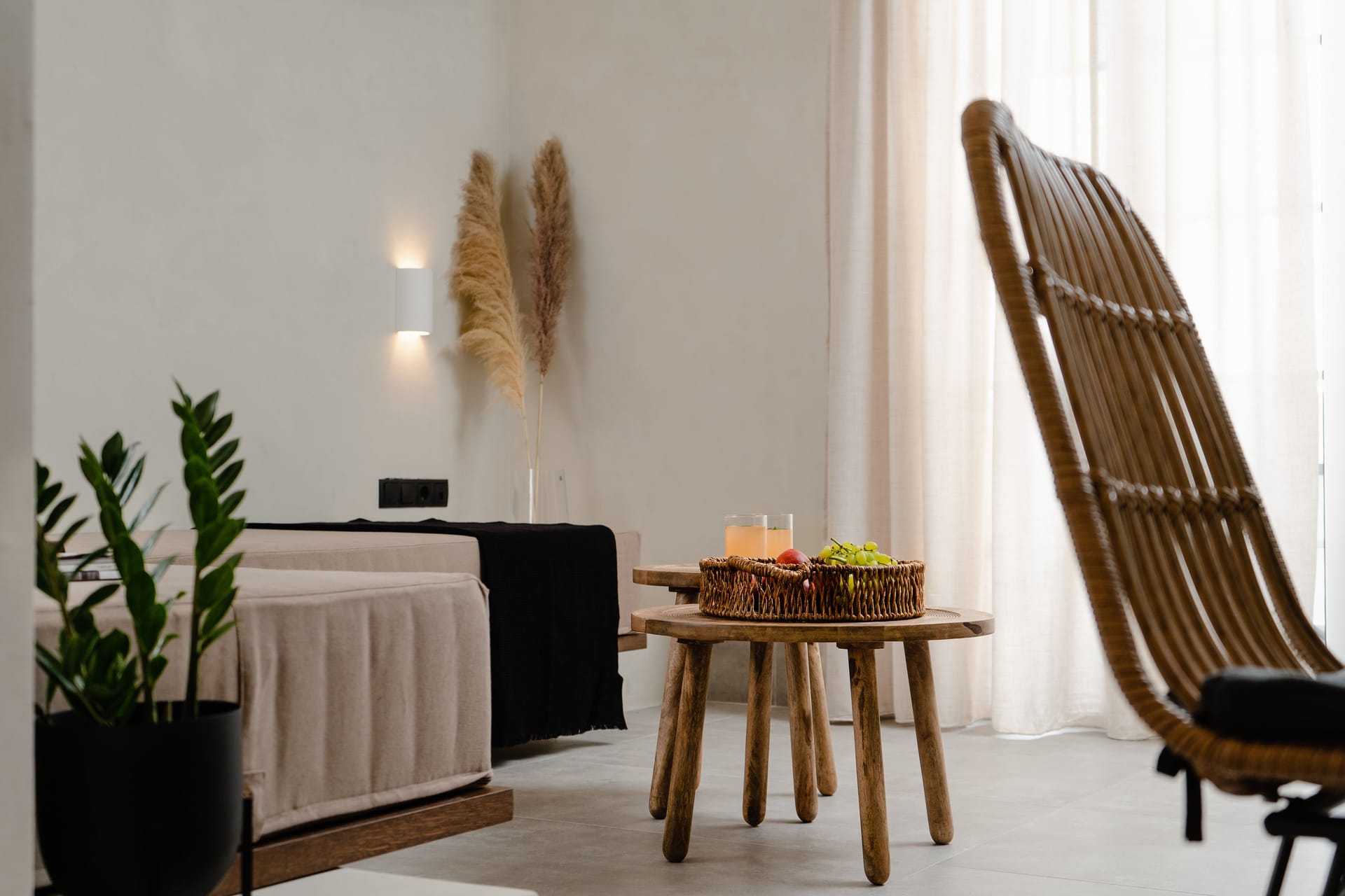 Polis of Naxos Stylish Suites