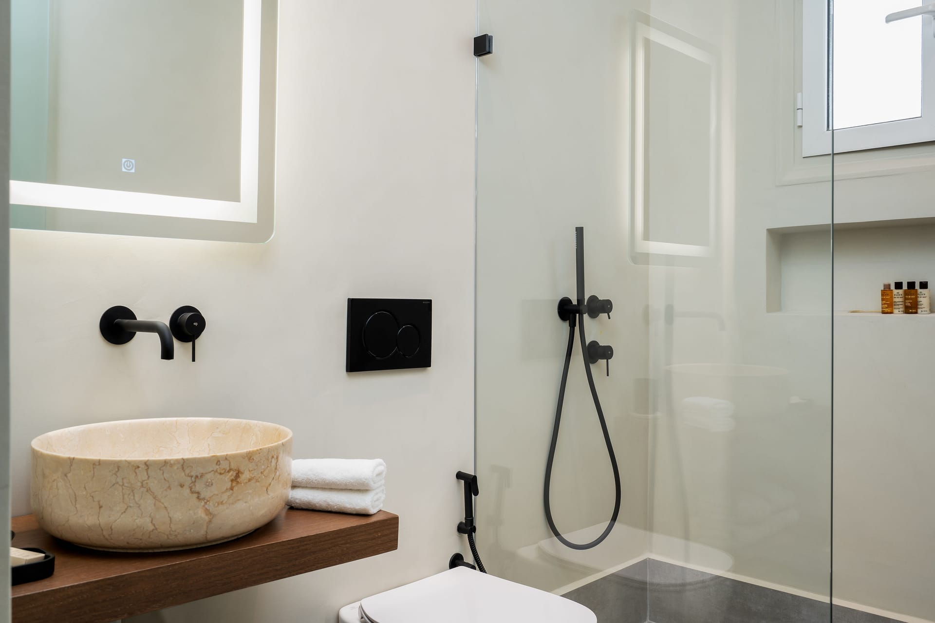 Polis of Naxos Stylish Suites