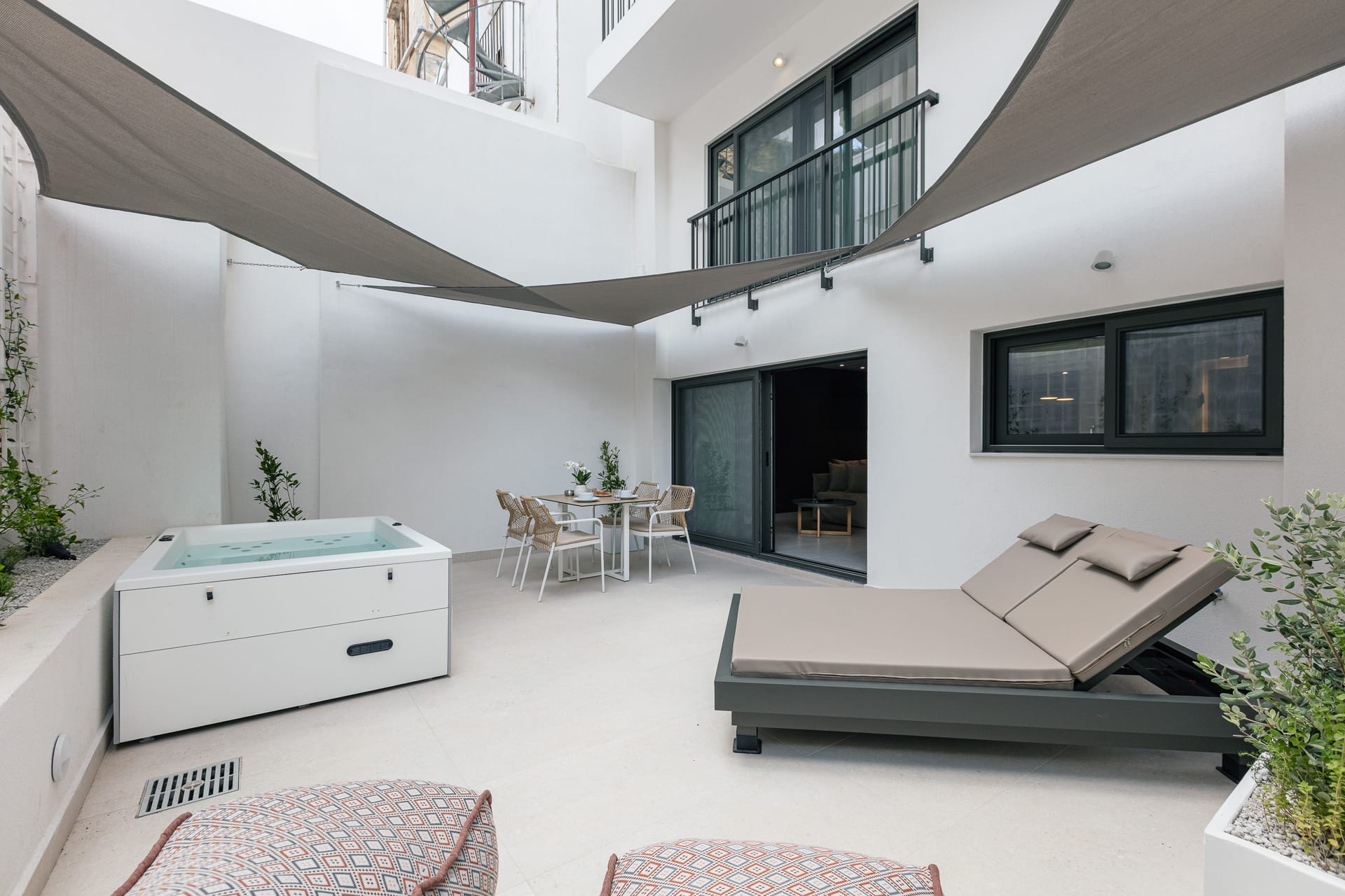 Porta Suites