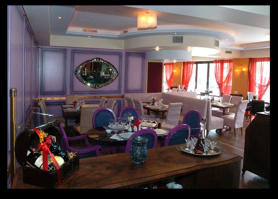 Cafe Bar Restaurant "LAZY LIZARD"The Restaurant AreaIt offers 10% discount in the food menu only for our Queen Olga Hotel.