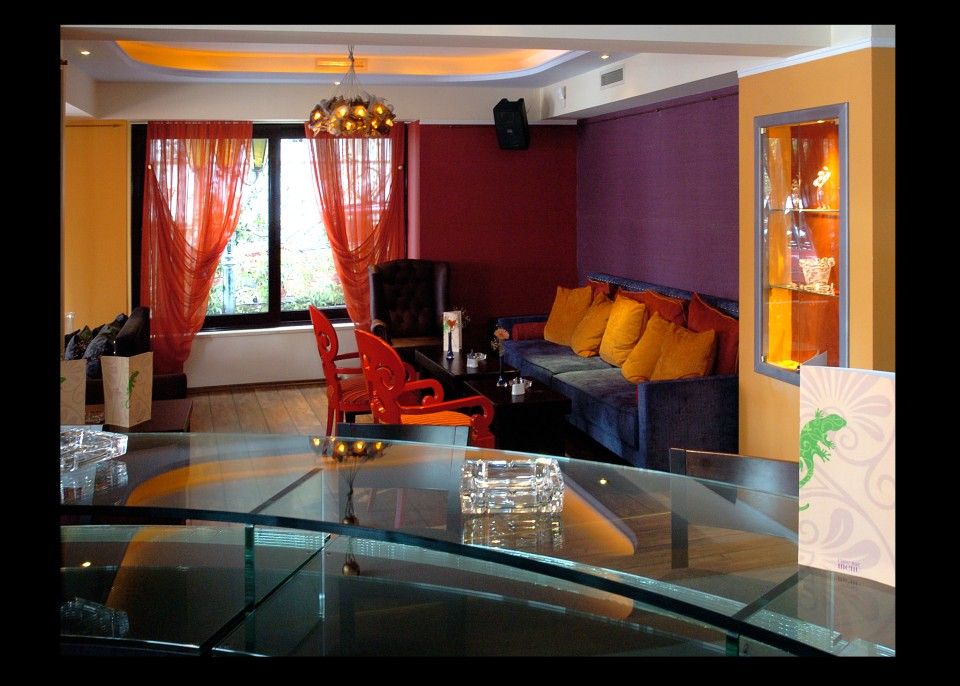 Cafe Bar Restaurant "LAZY LIZARD"The Glass BarIt offers 10% discount in the food menu only for our Queen Olga Hotel.