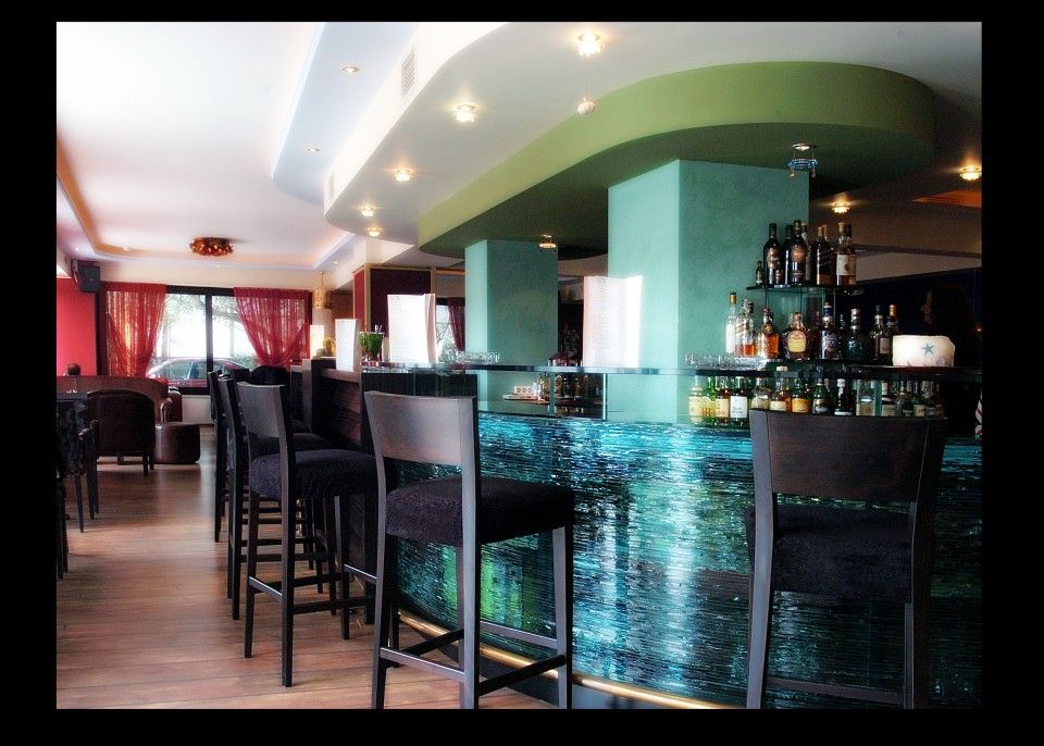 Cafe Bar Restaurant "LAZY LIZARD"The Glass BarIt offers 10% discount in the food menu only for our Queen Olga Hotel.