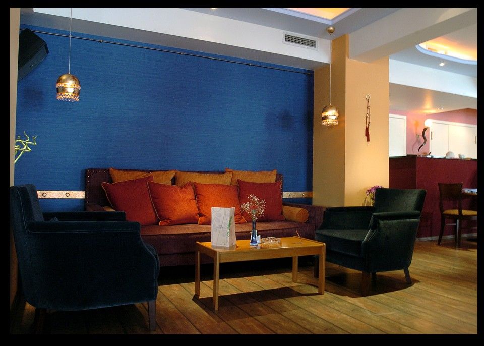 Cafe Bar Restaurant "LAZY LIZARD"Comfortable SofasIt offers 10% discount in the food menu only for our Queen Olga Hotel.