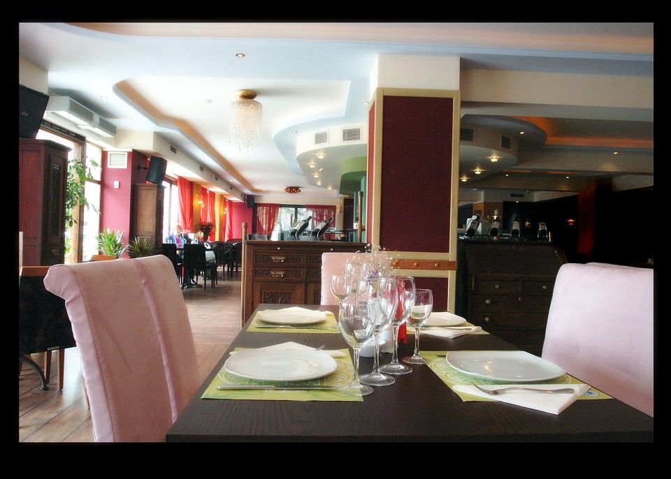 Cafe Bar Restaurant "LAZY LIZARD"Restaurant AreaIt offers 10% discount in the food menu only for our Queen Olga Hotel.