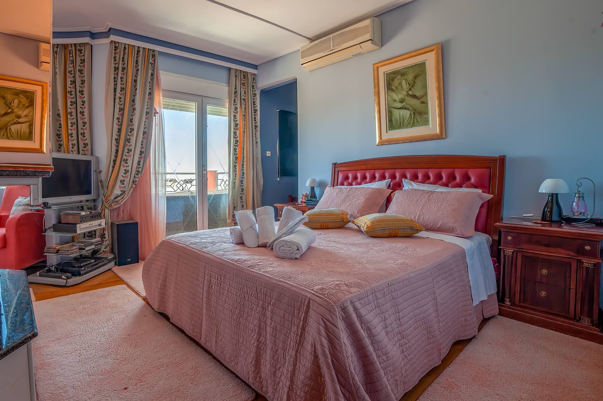 Master bedroom with amazing Sea and Nature view along with fireplace and a relaxing zaccuzzi bath and elegant atmosphere.