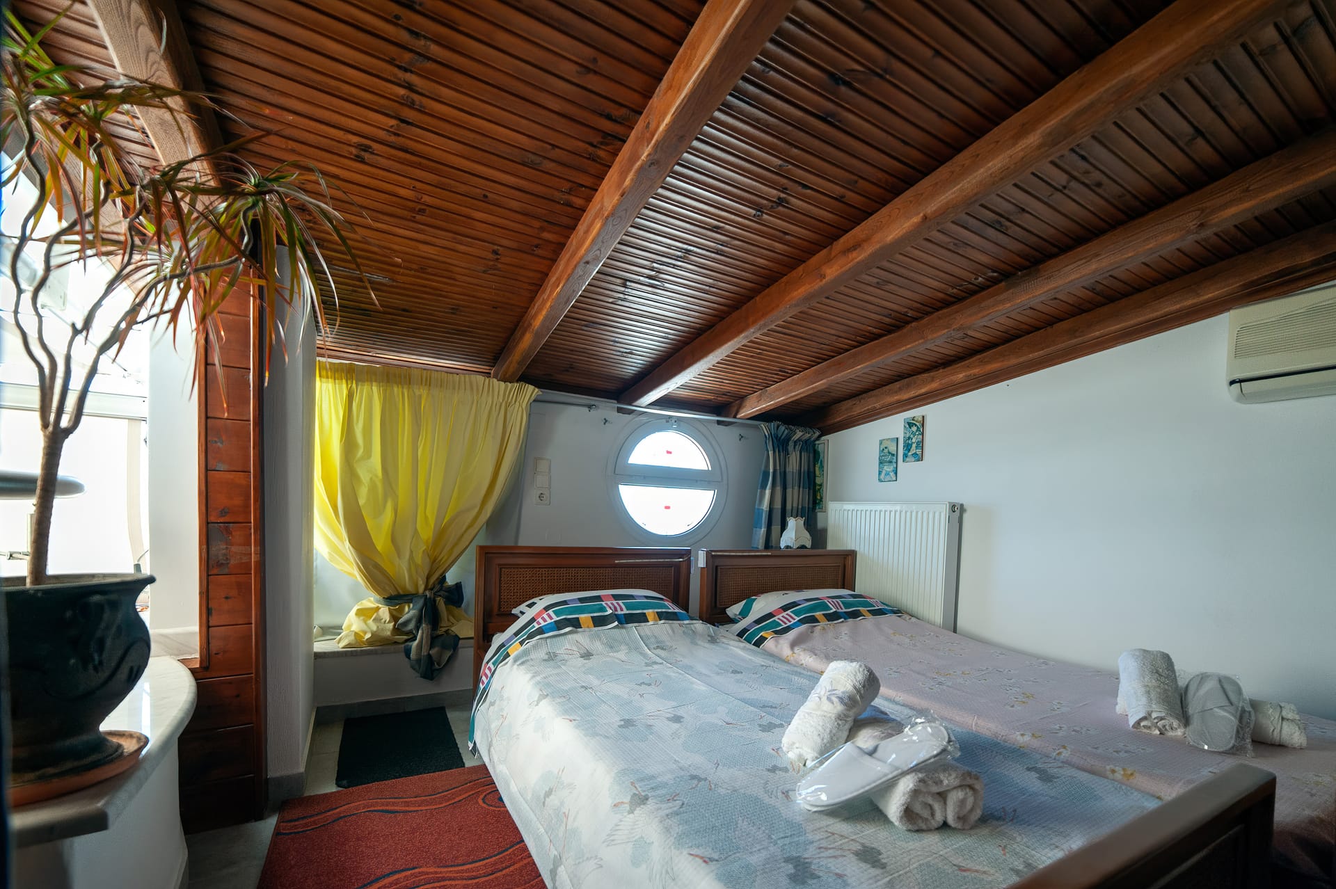 3rd auxiliary bedroom. Given in accommodation for more than 6 guests.