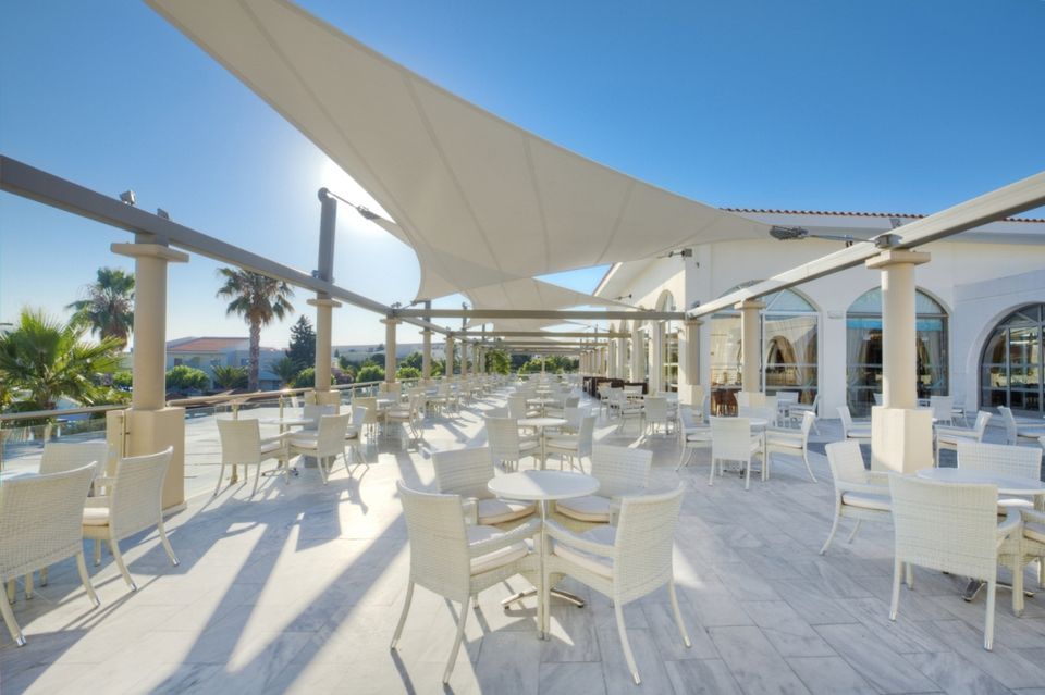 Kipriotis Village Main bar outside area