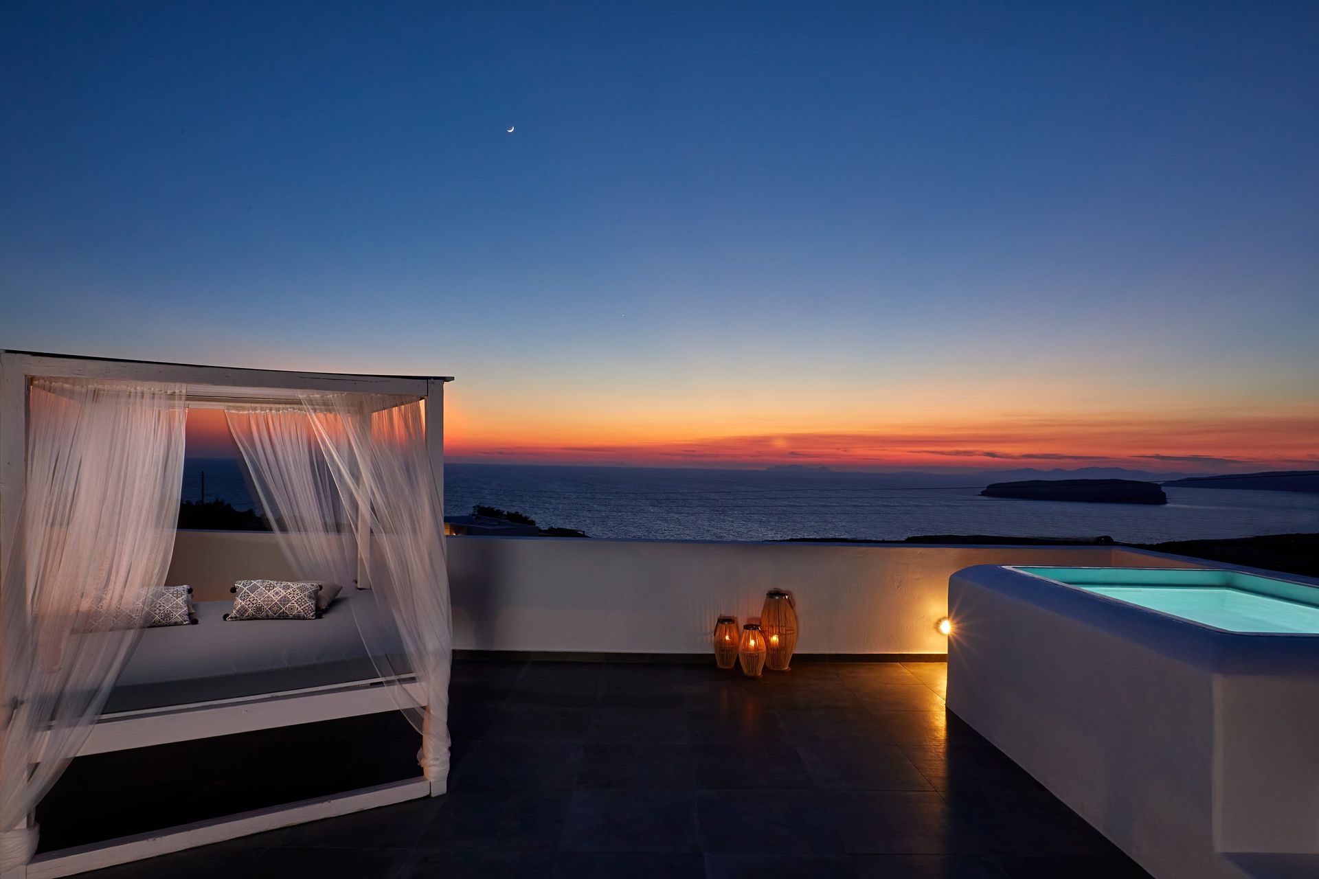 Sunset Faros Santorini