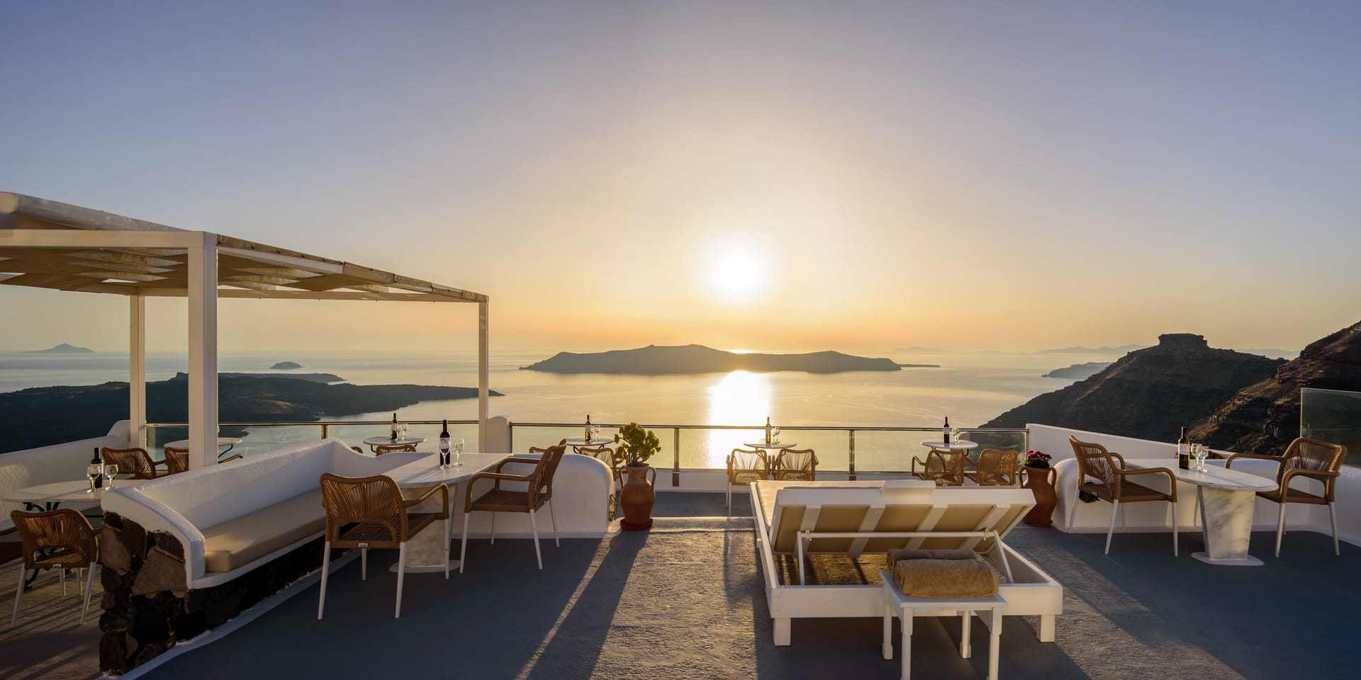 Vallas Apartments & Villas Santorini