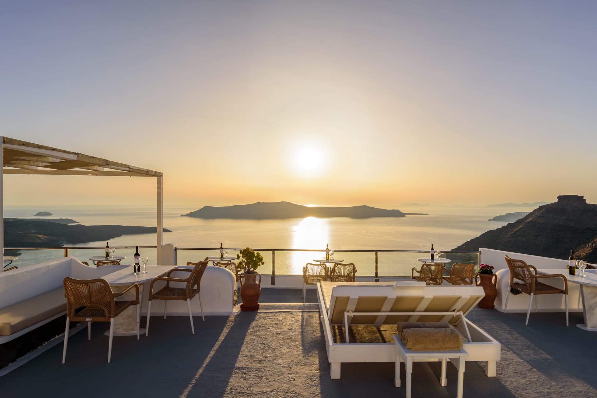 Vallas Apartments & Villas Santorini