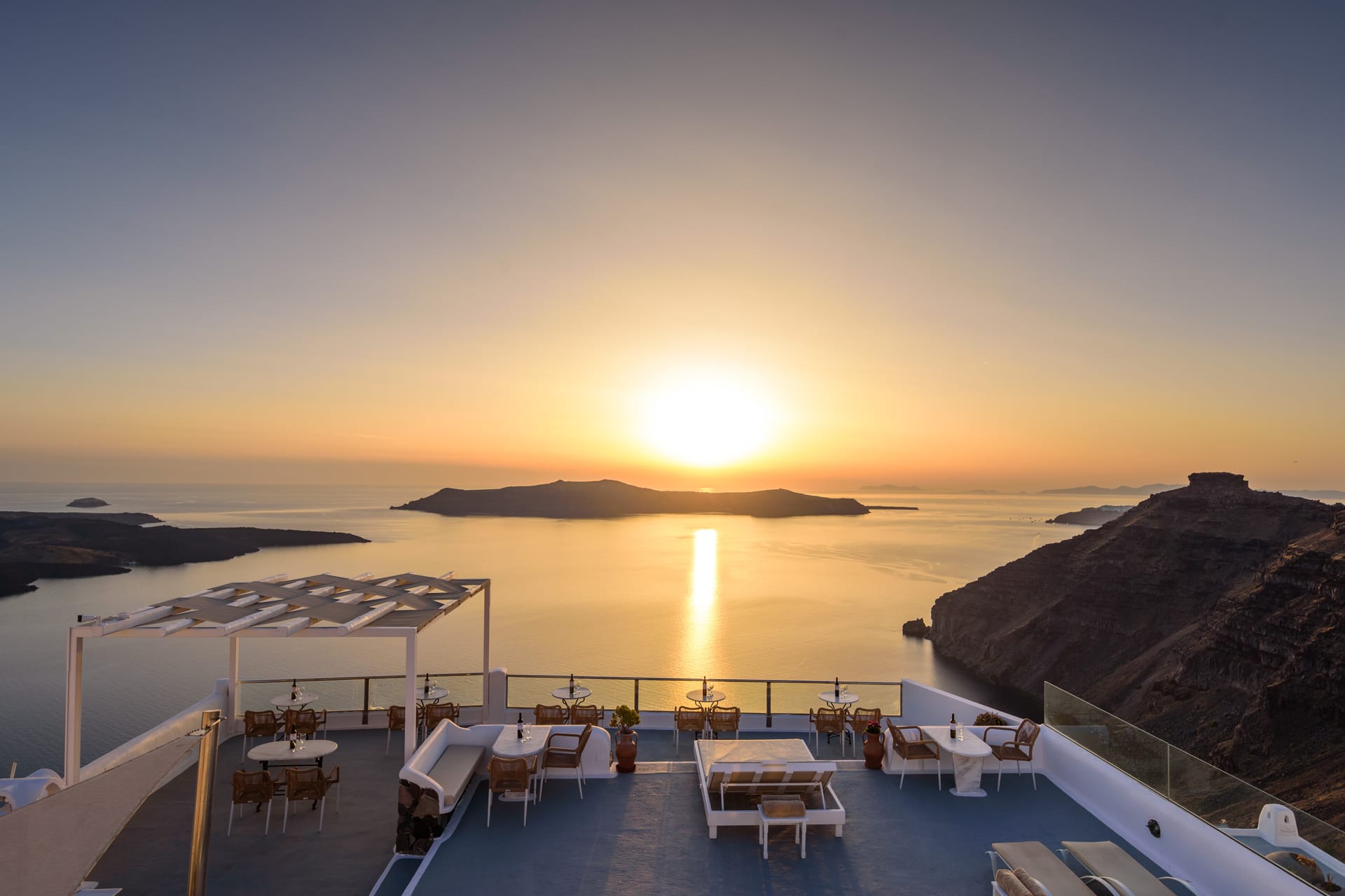 Vallas Apartments & Villas Santorini