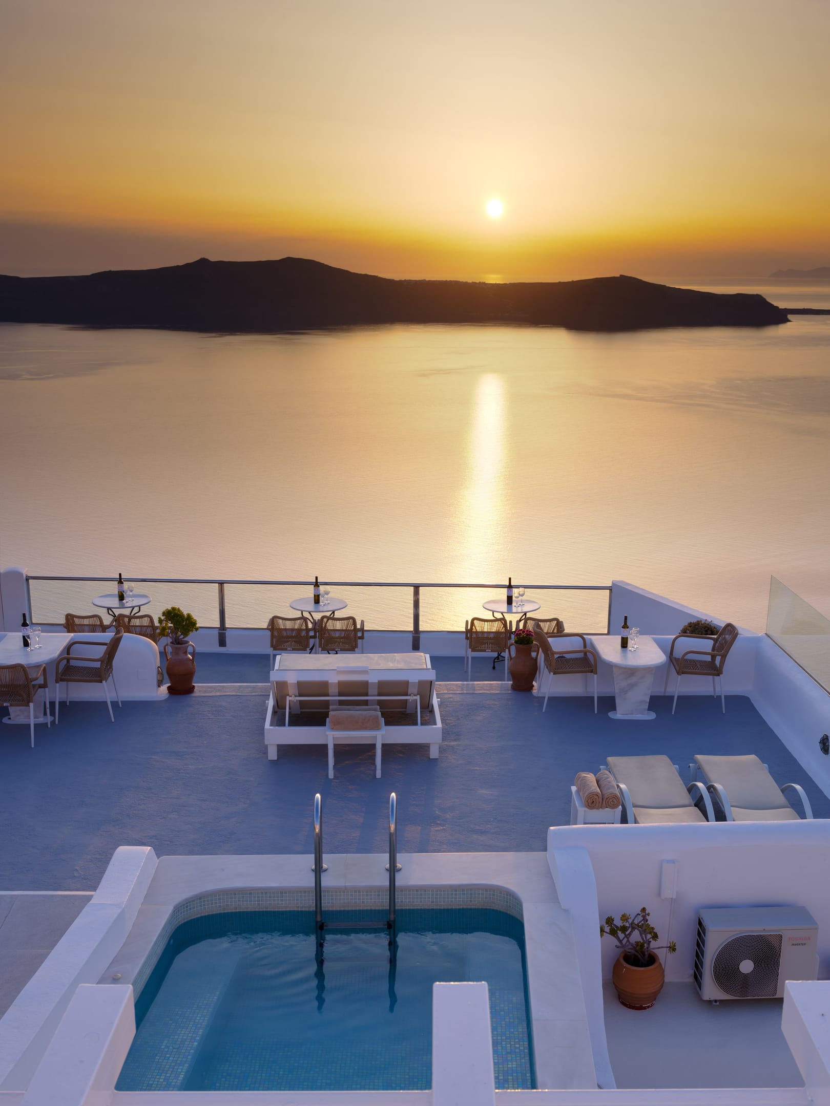 Vallas Apartments & Villas Santorini