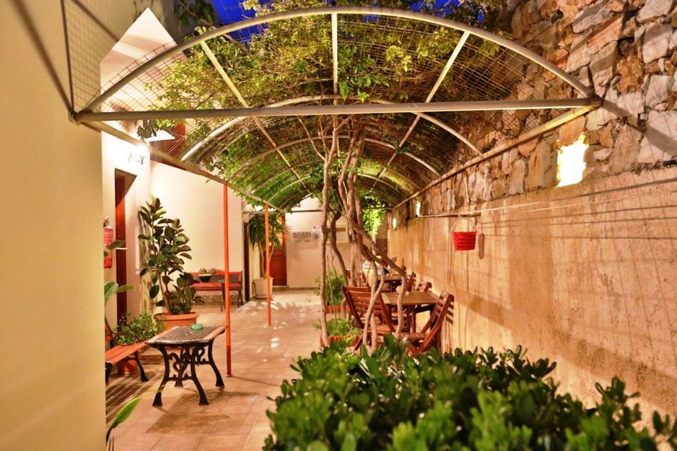 Ventoura Studios & Apartments