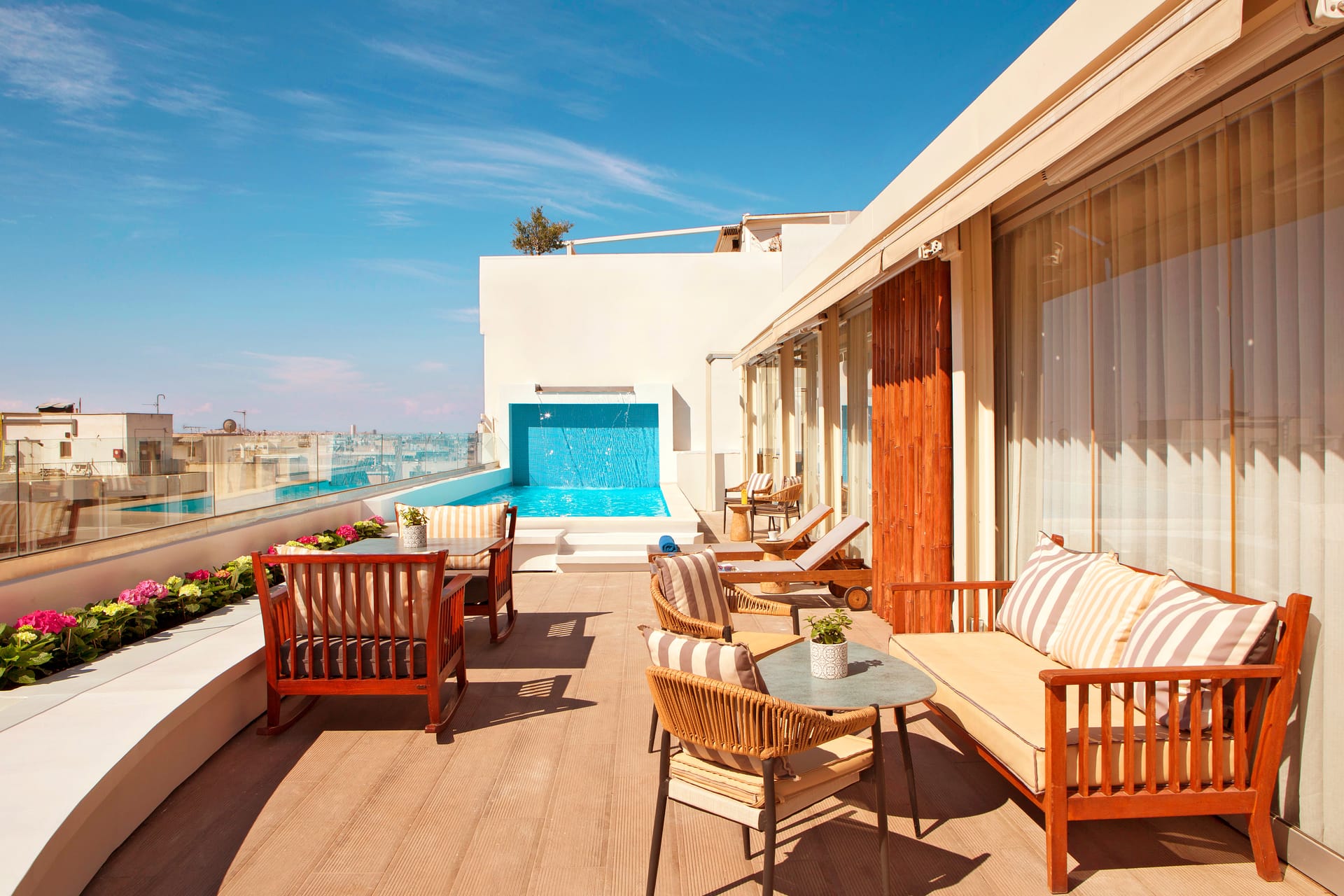 Zeus Essence Wyndham Athens Residence