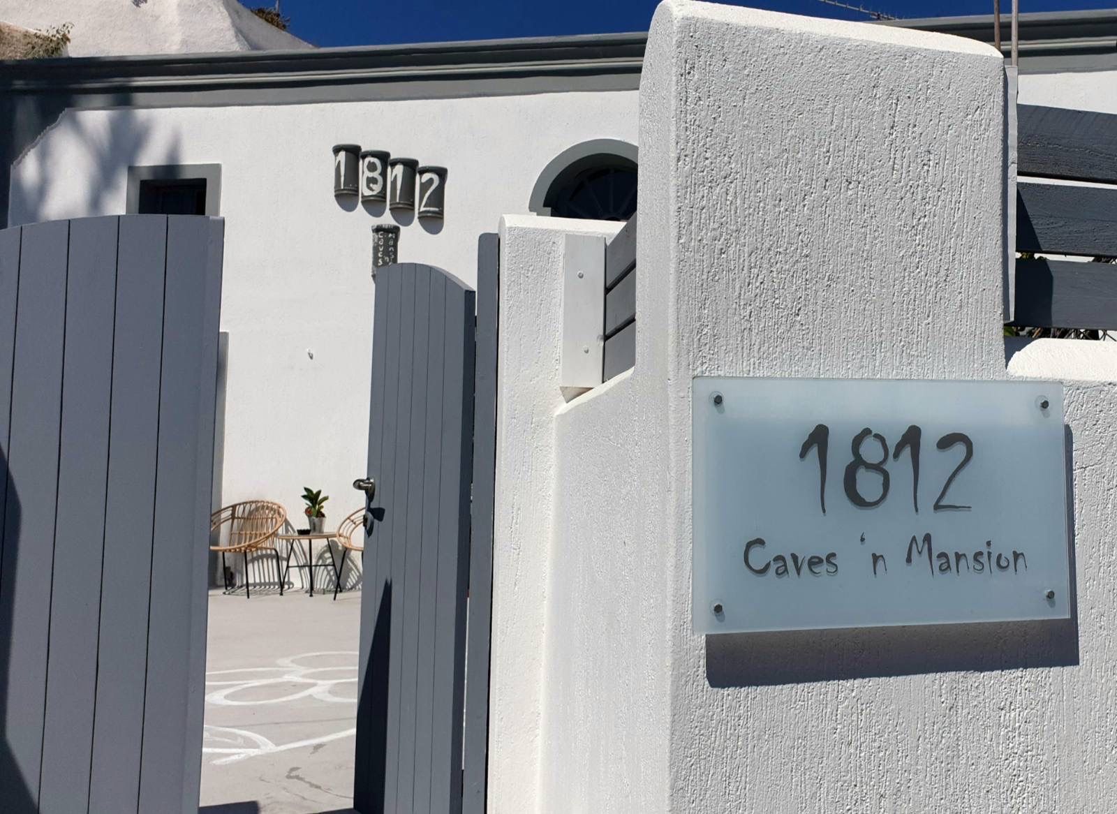 1812 Caves 'n Mansion