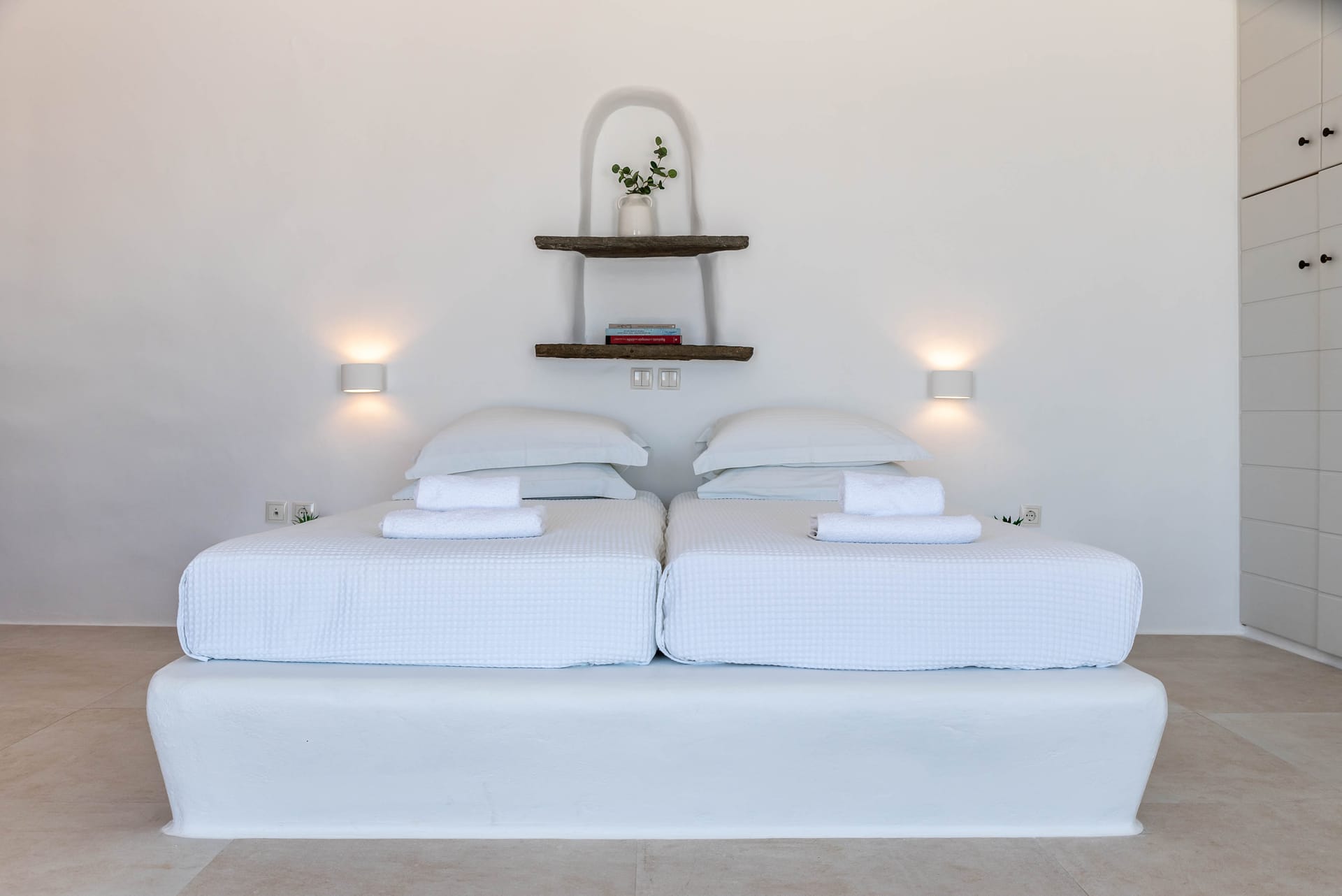 Studio with sea view &amp; balcony