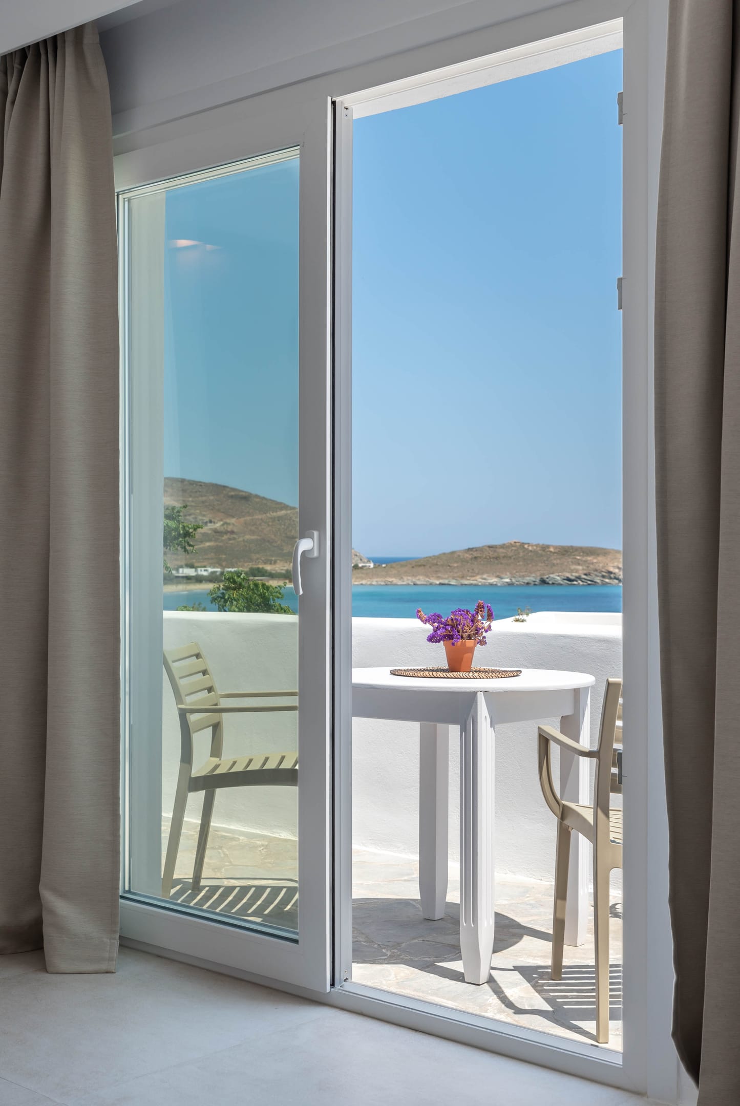 Studio with sea view & balcony