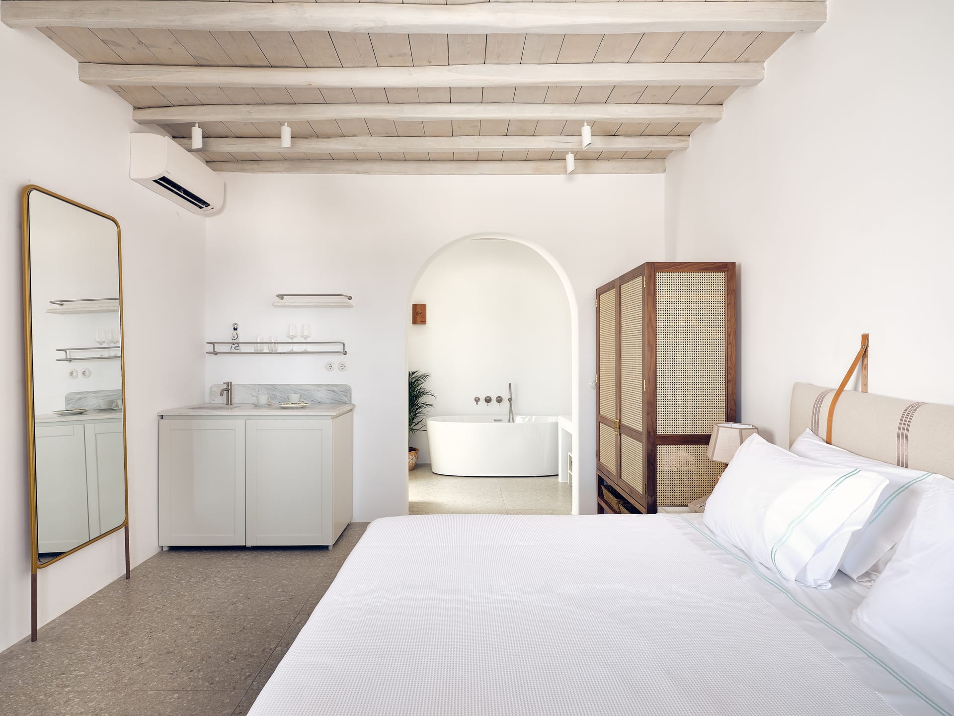 Hilltop Sea View room Private Pool | 250m from Belvedere Hotel plus Shuttle