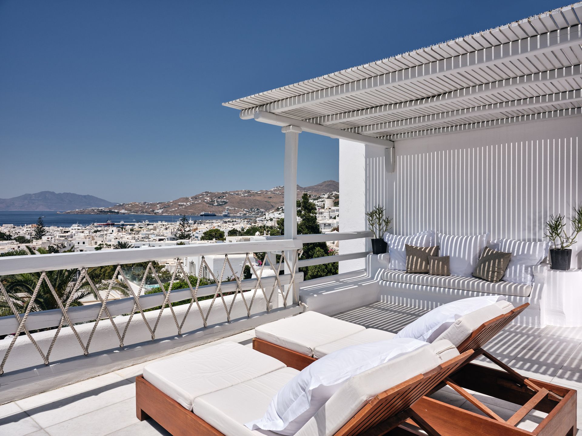 Panoramic Room Private Sundeck