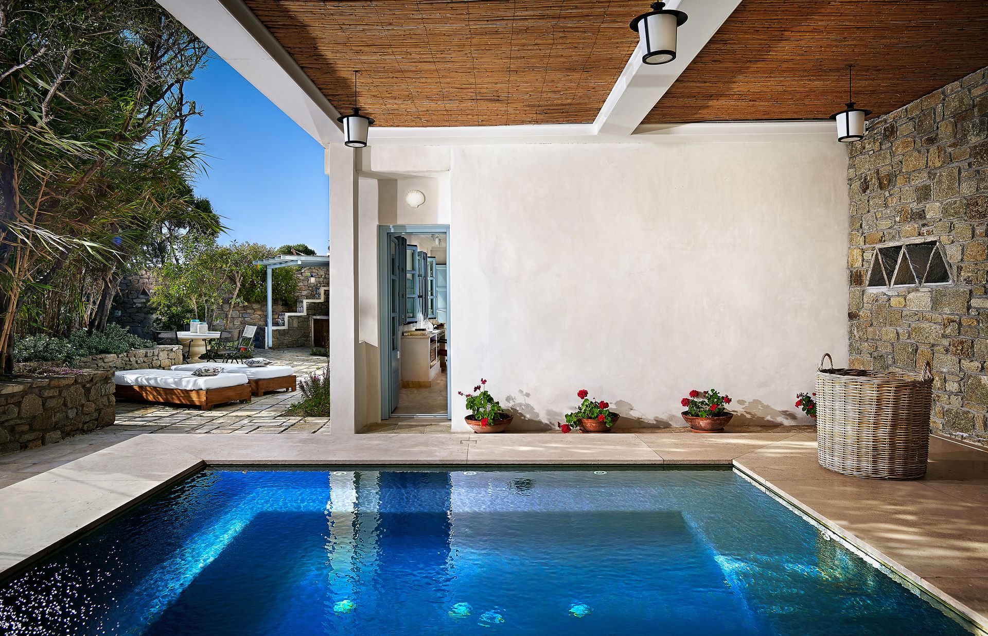 Waterfront Suite with Private Whirlpool | 350m from Belvedere Hotel plus Shuttle
