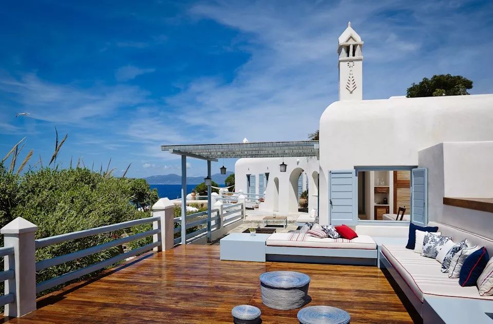 Waterfront Suite with Private Sundeck | 350m from Belvedere Hotel plus Shuttle