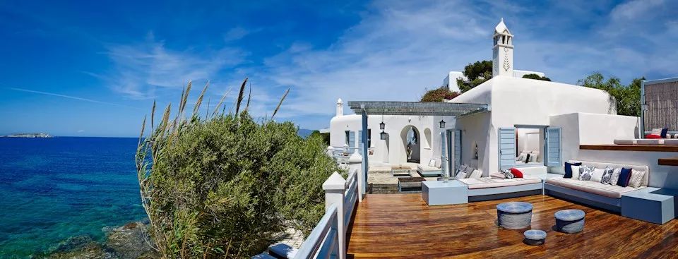 Waterfront Suite with Private Sundeck | 350m from Belvedere Hotel plus Shuttle