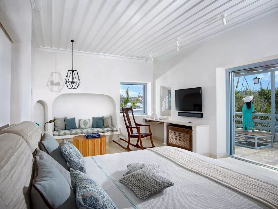 Waterfront Suite with Private Sundeck | 350m from Belvedere Hotel plus Shuttle