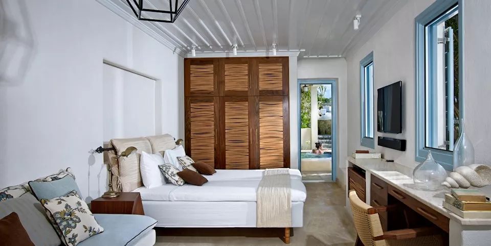3 Bedroom Waterfront Villa | 350m from Belvedere Hotel plus Shuttle