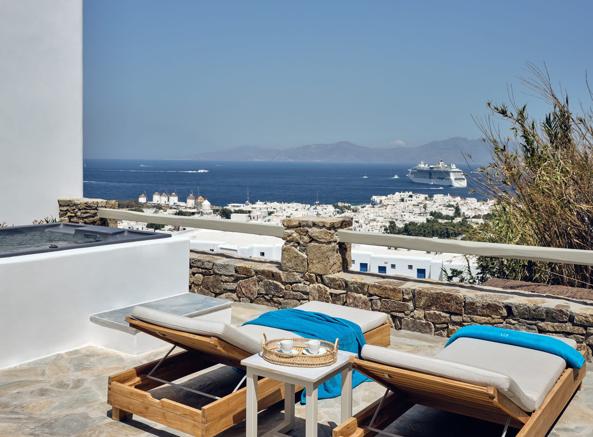Hilltop Sea View Room Private Jetted Tub | 250m from Belvedere Hotel plus Shuttle