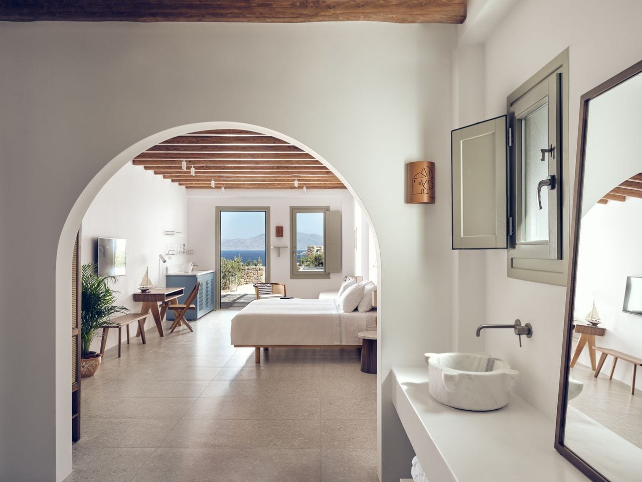 Hilltop Sea View Room Private Jetted Tub | 250m from Belvedere Hotel plus Shuttle