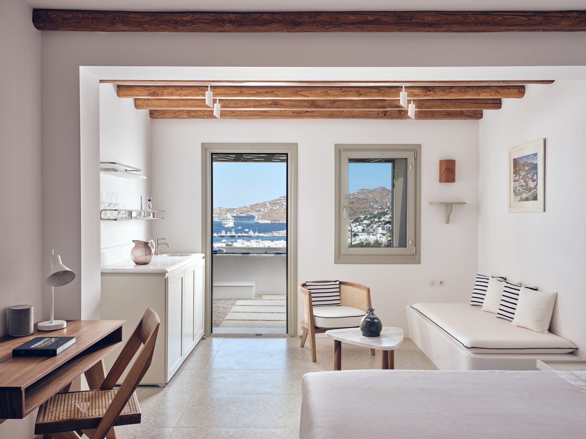 Hilltop Sea View Suite Private Jetted Tub | 250m from Belvedere Hotel plus Shuttle