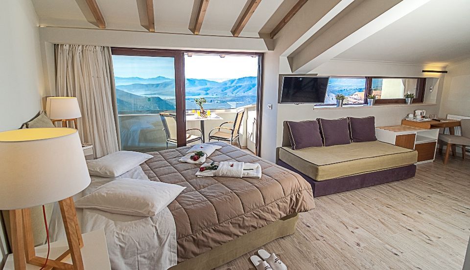 Junior Suite with Panoramic View & Spa Bath