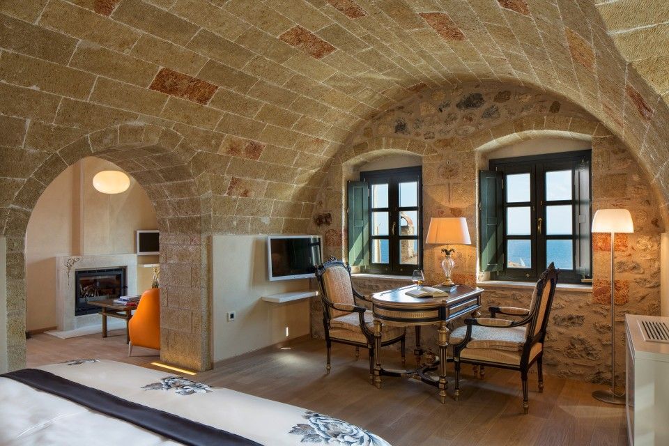 Moni Emvasis Suite