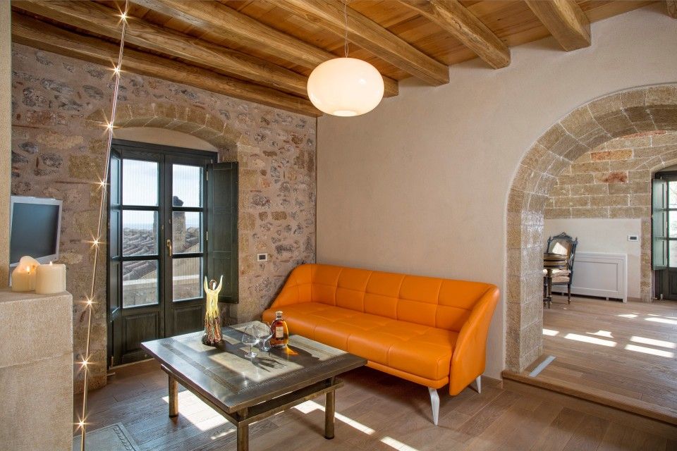 Moni Emvasis Suite