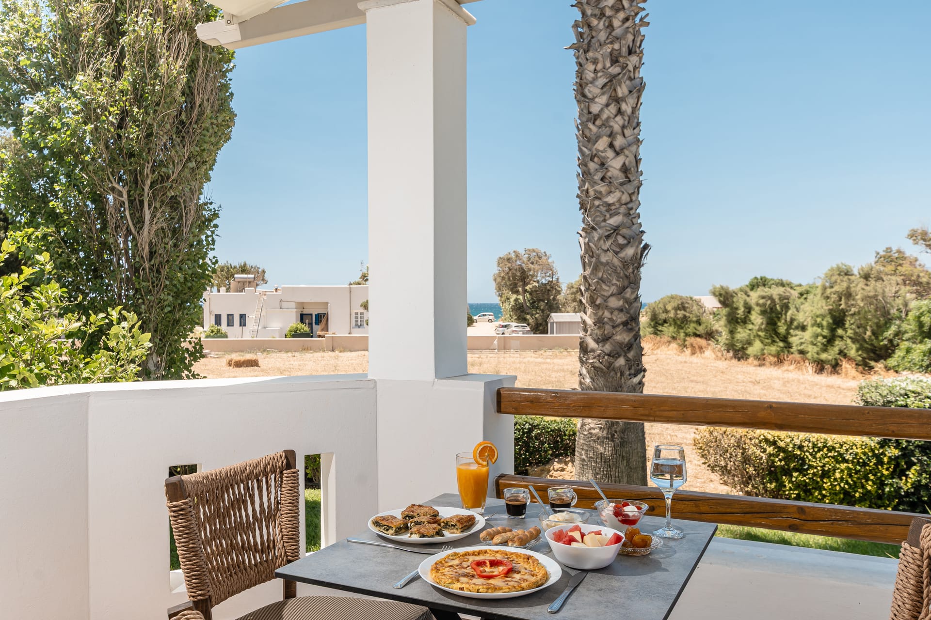 Superior Garden & Sea View Apartment