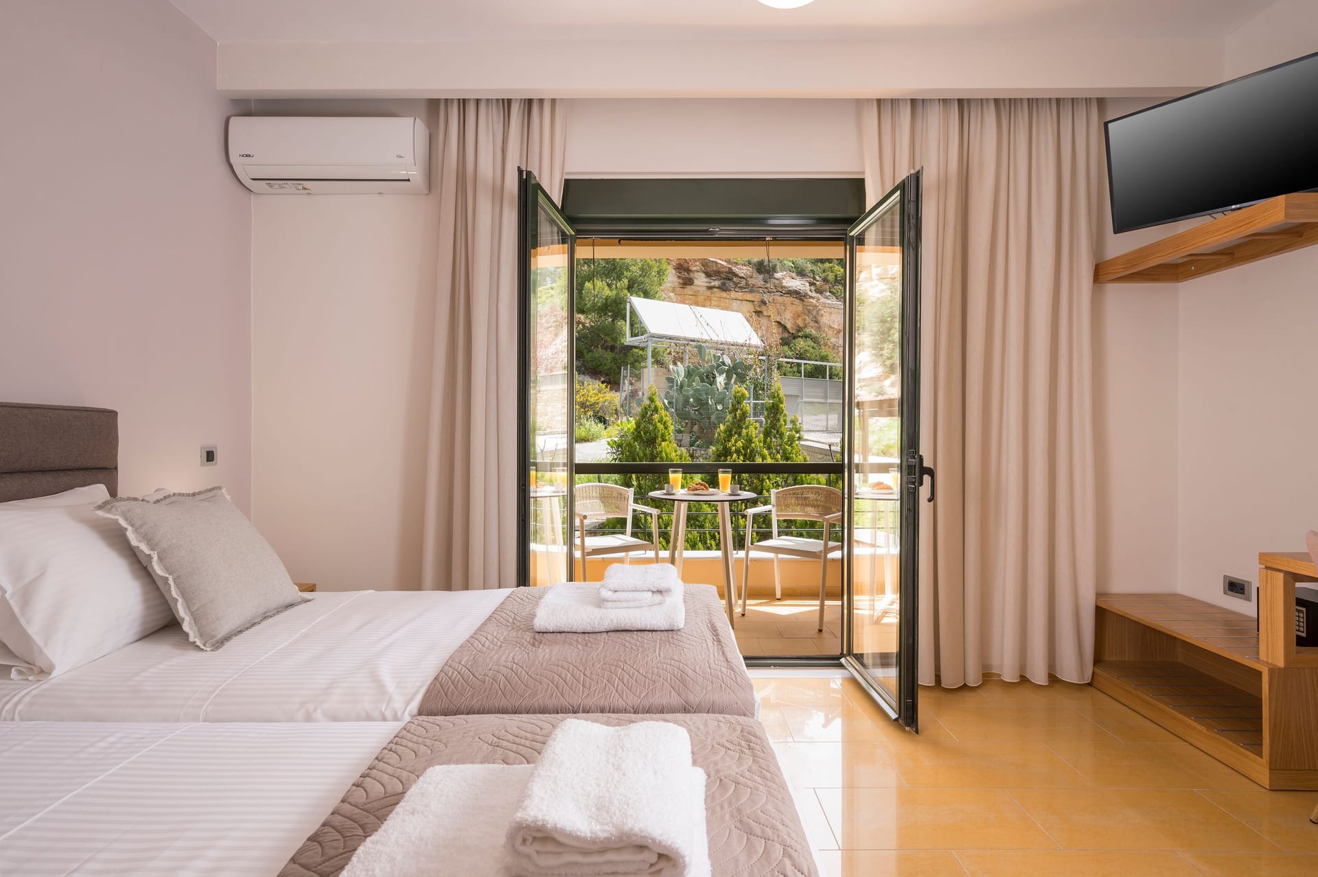 Villa with Pool and Sea View