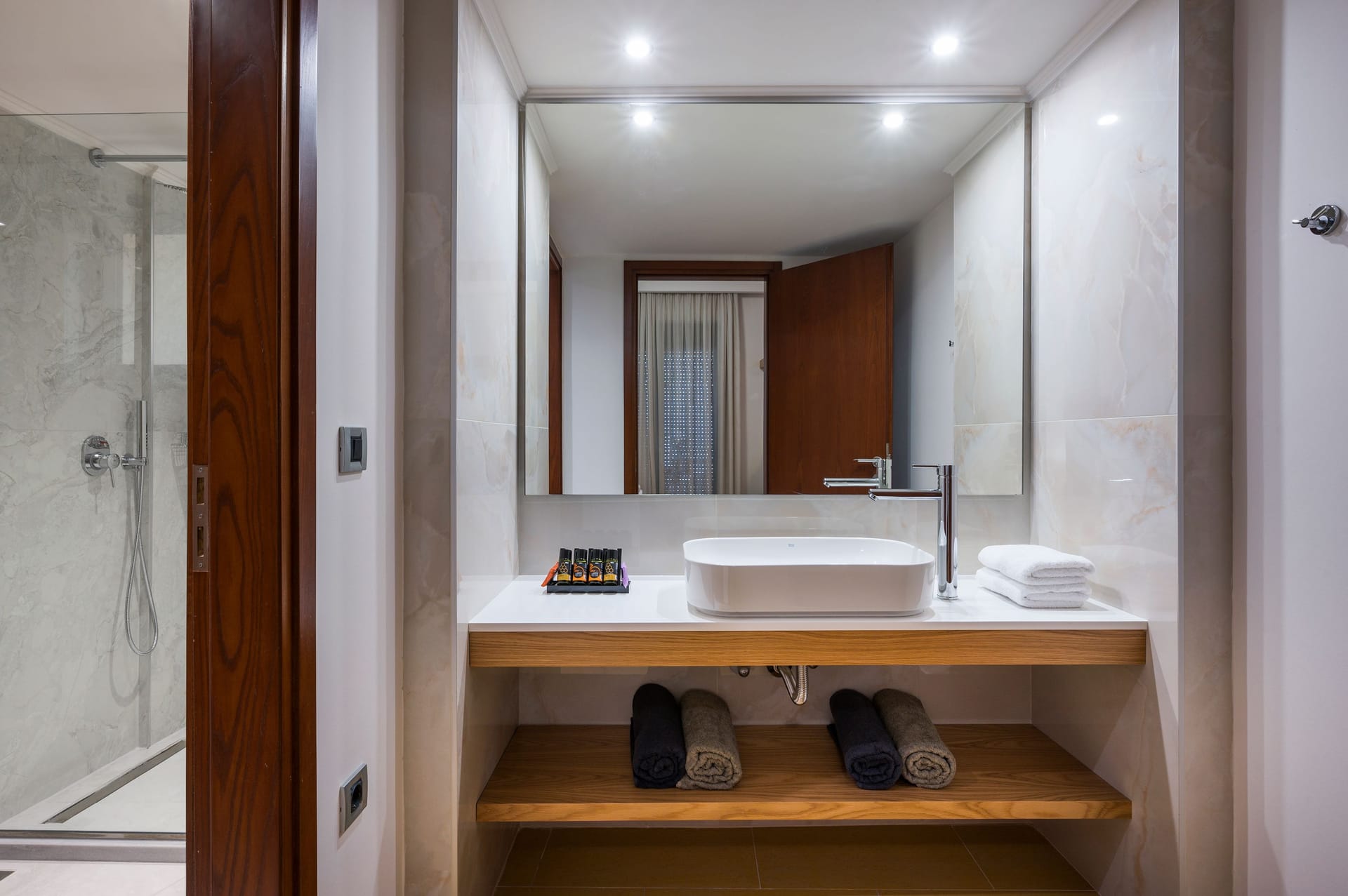 Villa with Pool and Sea View