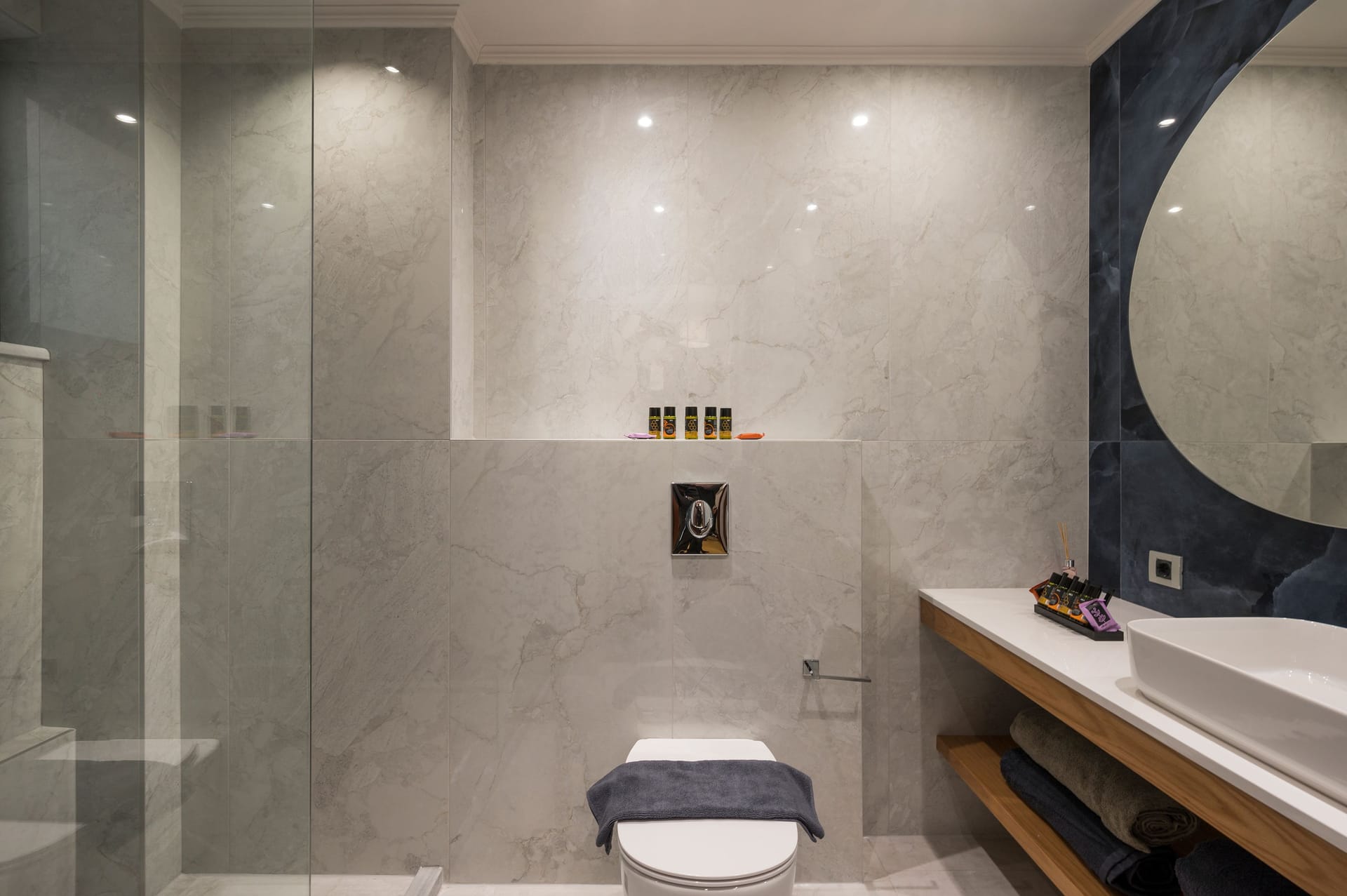 Villa with Pool and Sea View